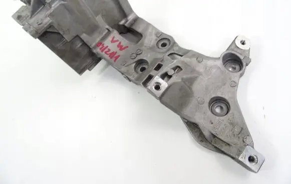 Volkswagen Golf VII Generator/alternator bracket 04L903143B