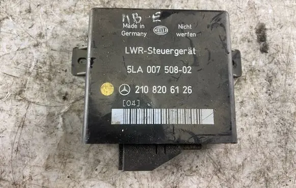 Mercedes-Benz E W210 Light module LCM 2108206126 5la00750802