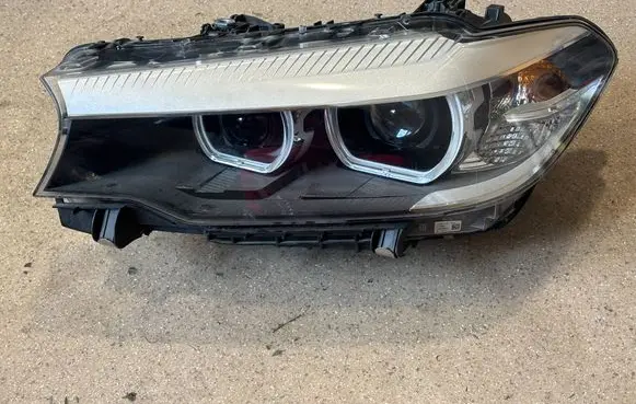 BMW 5 G30 G31 G38 Headlight/headlamp 8499111