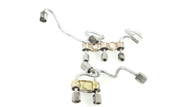 Toyota Yaris Fuel injector supply line/pipe 