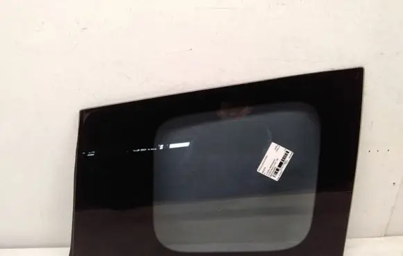 Mazda 5 Rear side window