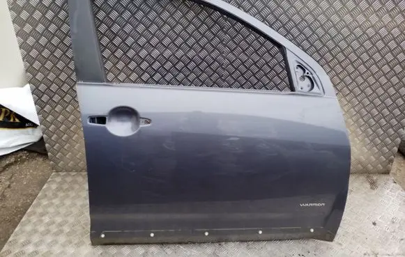 Mitsubishi Outlander Front door