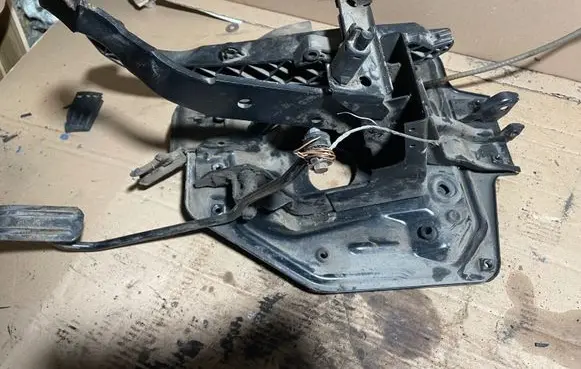 Volkswagen Transporter - Caravelle T4 Pedal assembly 