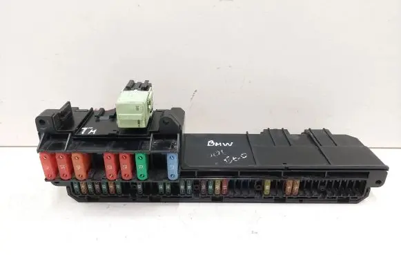 BMW 5 E60 E61 Fuse module 15613290