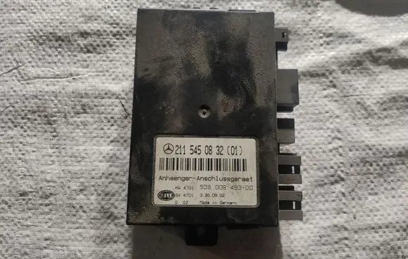 Mercedes-Benz E W211 Tow bar trailer control unit/module 2115450832