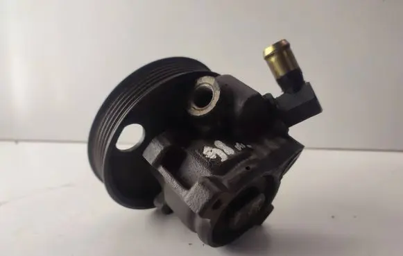 Ford Mondeo MK II Power steering pump 95883A733AB