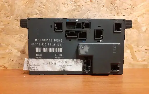 Mercedes-Benz E W211 Door control unit/module 1344 2118207526