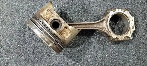 Mitsubishi Galant Piston with connecting rod