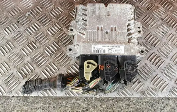 Ford Focus Engine control unit/module BV6112A650NJ