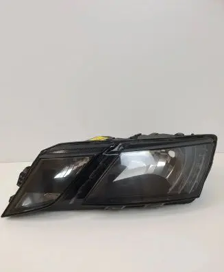 Skoda Octavia Mk4 Headlight/headlamp 5E1941015C 030110420100