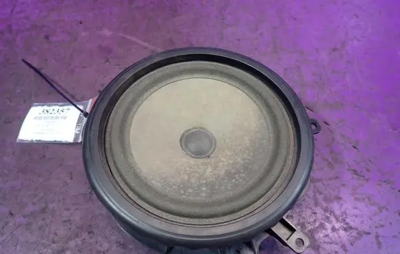 Audi A3 S3 A3 Sportback 8P Front door speaker 