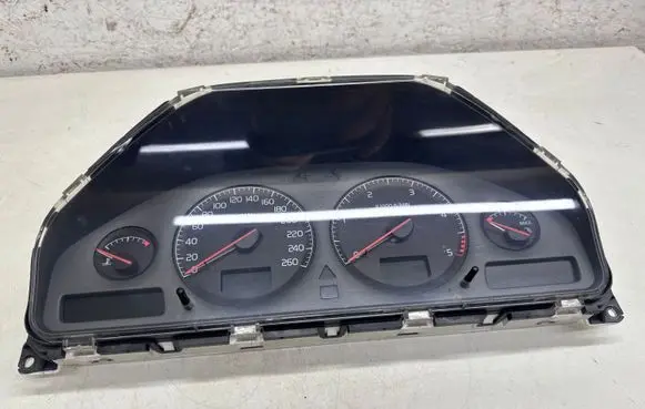 Volvo V70 Speedometer (instrument cluster) 8637996