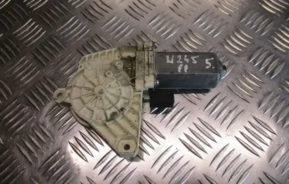 Mercedes-Benz B W245 Rear door window regulator motor A1698201642