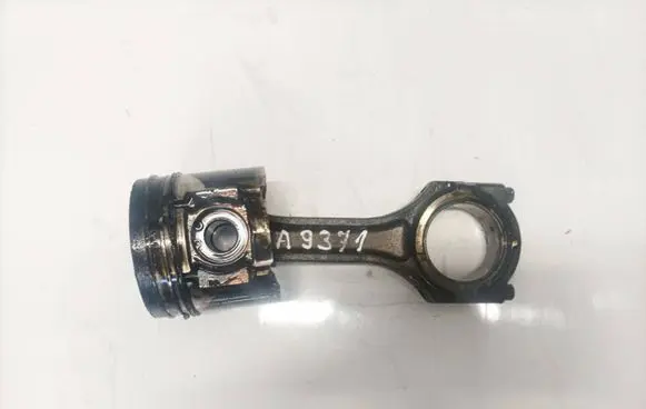 Mazda 3 I Piston with connecting rod
