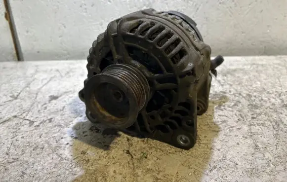 Volkswagen Golf IV Generator/alternator 028903028D 0124325003