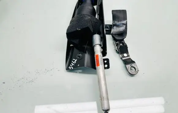 Volvo V70 Front seatbelt 39818796