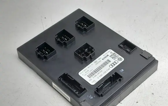 Audi A4 S4 B8 8K Comfort/convenience module 8K0907063D