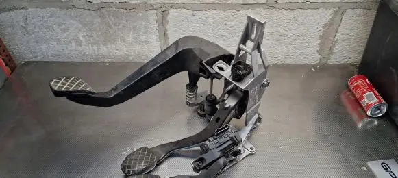 Audi A4 S4 B6 8E 8H Pedal assembly 8E1721117A