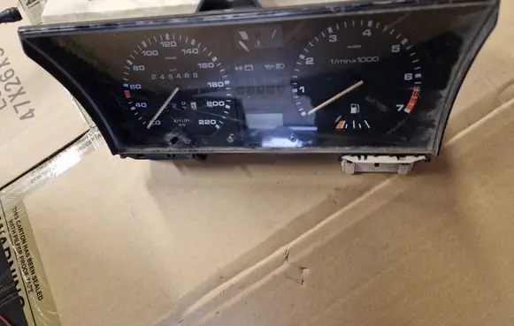 Volkswagen Scirocco Speedometer (instrument cluster) 321919033PN