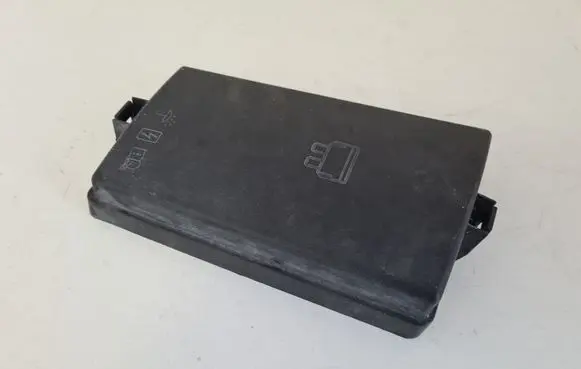 Volkswagen Golf VII Fuse box cover 5Q0937132A