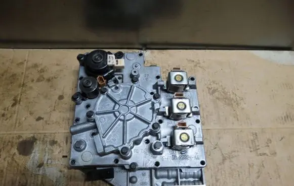 Ford Mondeo Mk III Transmission gearbox valve body 7B325-AC