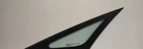 KIA Carens III Front triangle window/glass 