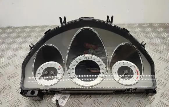 Mercedes-Benz GLK (X204) Speedometer (instrument cluster) A2049006213