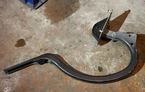 BMW 5 GT F07 Tailgate/trunk/boot hinge 7204237