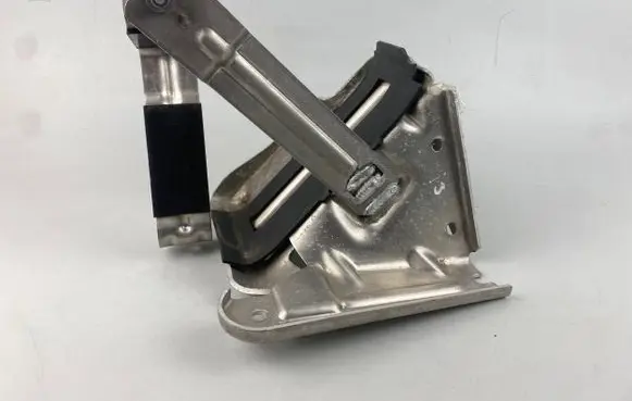 Battery box tray