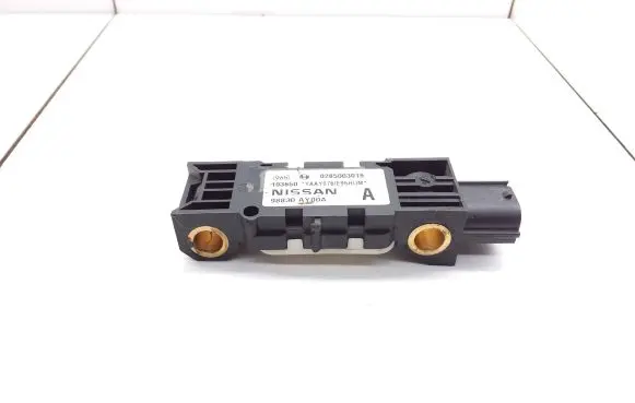 Nissan Note (E11) Airbag deployment crash/impact sensor 98830AY00A 0285003019