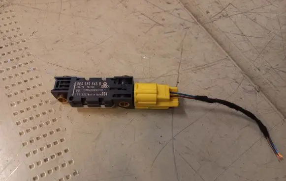 Audi A4 S4 B7 8E 8H Airbag deployment crash/impact sensor 8E0959643B