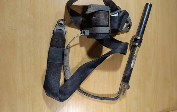 Volkswagen PASSAT B4 Front seatbelt 3A0857705A