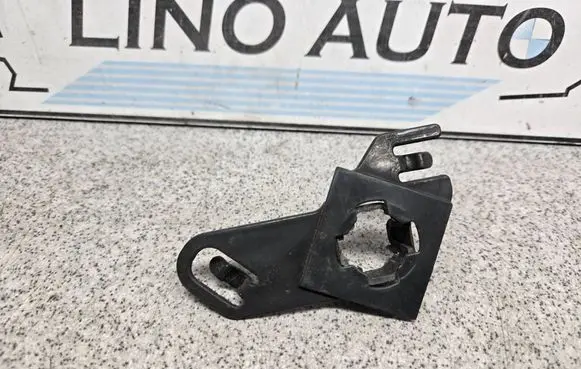 BMW 5 E60 E61 Front parking sensor holder (PDC) 7178071