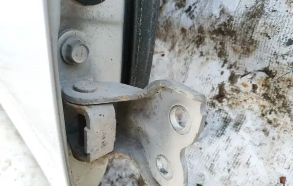 Toyota Yaris Front door upper hinge