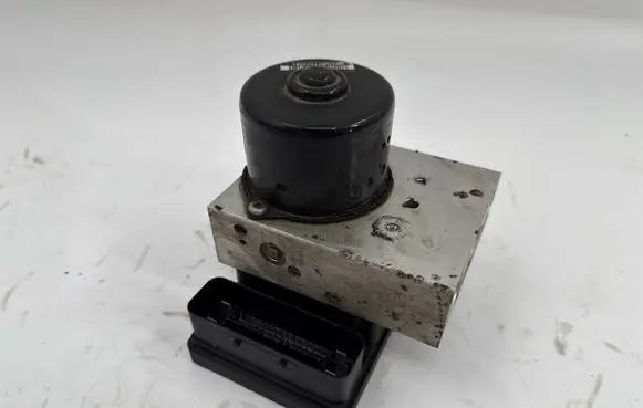 Volvo S60 ABS Pump 30643982