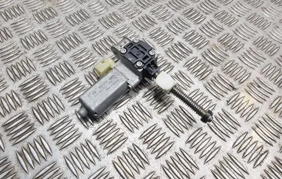 BMW 5 E60 E61 Seat adjustment motor 0390203320 4447925