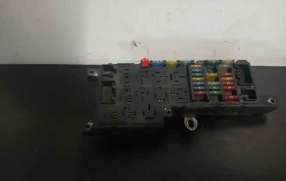 Volvo S60 Fuse module 518828108 30683516