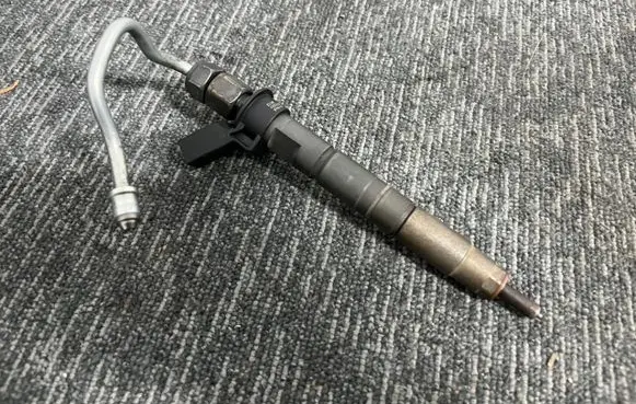 BMW 1 E81 E87 Fuel injector 0986435