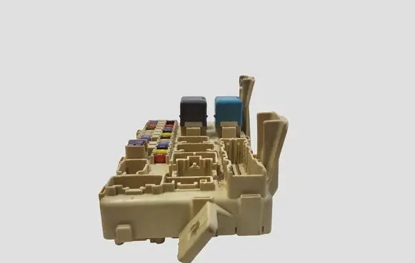 Toyota Avensis T250 Fuse module 8264105040