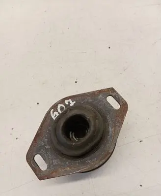 Peugeot 607 Engine mount bracket