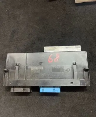 BMW 3 E90 E91 Comfort/convenience module 10681810 9134479 9134478