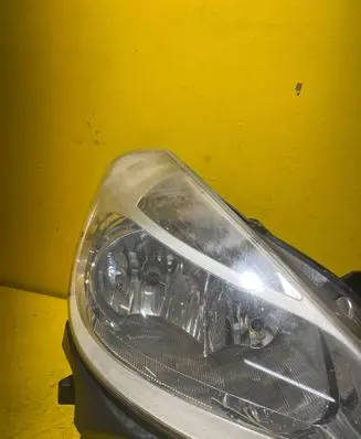 Renault Clio III Headlight/headlamp 8200459823