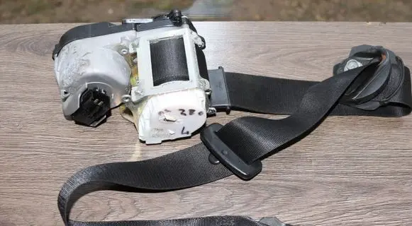 Mercedes-Benz ML W164 Front seatbelt A2518605985