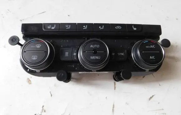 Volkswagen Touran III Climate control unit