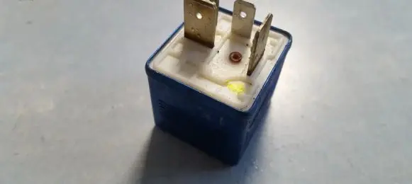 Volkswagen PASSAT B5.5 Other relay 8A0951253 899587