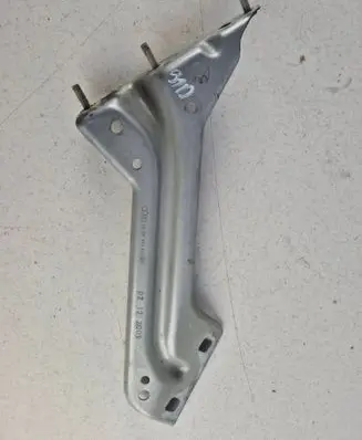Audi Q5 SQ5 Fender mounting bracket 8R0821136