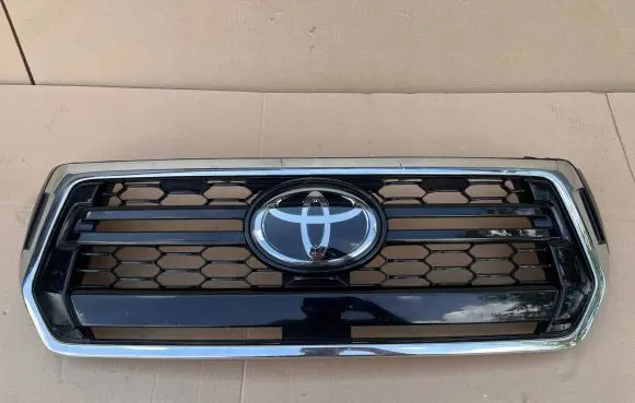 Toyota Hilux VIII Front bumper upper radiator grill 53111YP090 53111YP130 53111YB090