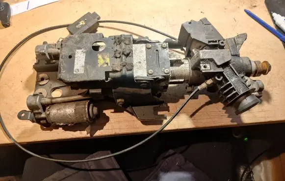 BMW X5 E53 Steering wheel axle 10942659