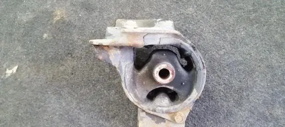 Honda Civic Engine mount bracket