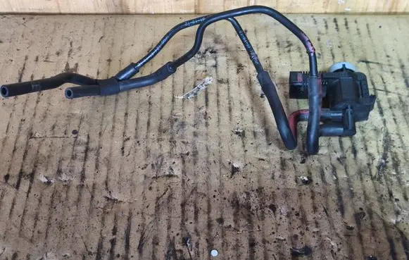 Volkswagen PASSAT B6 Turbo solenoid valve 1K0906283A 1701
